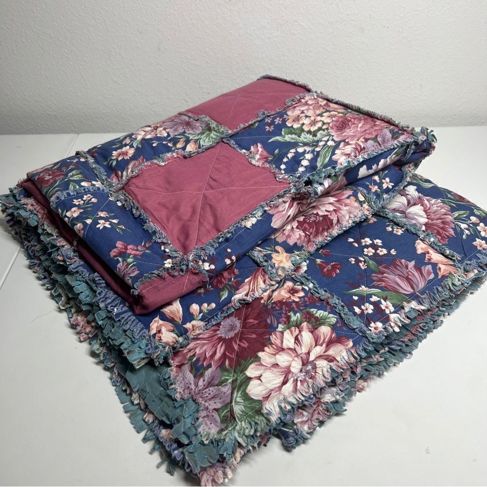 VTG Rare Amish Hand Made Green Pink Blanket Quilt Bedspread - Size 72” X 68”
